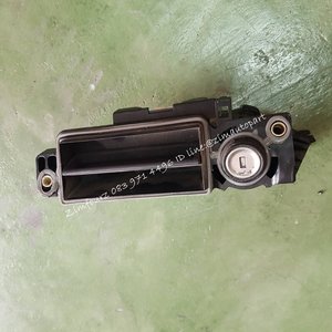 กุญแจฝากระโปรงหลังรถยนต์ benz C200 W203 เก่าญี่ปุ่น